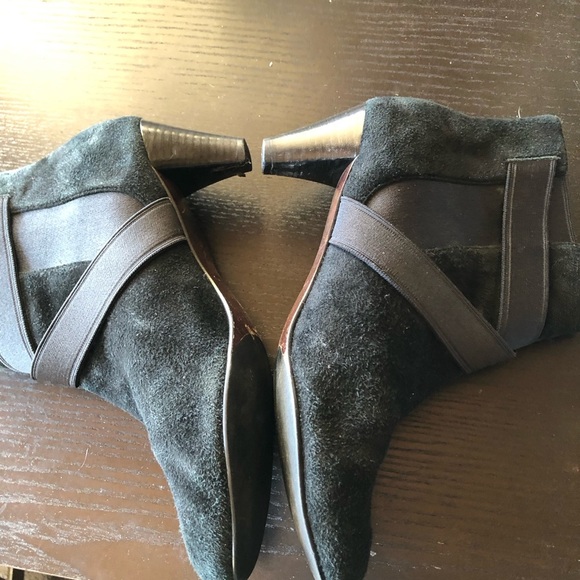 Cole Haan black suede pull on ankle boot kitten heel cross design front 7.5 - Picture 4 of 9